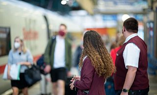Ausraster haben bei Bus- und Bahngästen in den vergangenen Jahren deutlich zugenommen. Eine Bielefelderin erlebt das jeden Tag bei der Arbeit. (Symbolfoto) - dpa/ Sebastian Gollnow Ausraster haben bei Bus- und Bahngästen in den vergangenen Jahren deutlich zugenommen. Eine Bielefelderin erlebt das jeden Tag bei der Arbeit. (Symbolfoto) - dpa/ Sebastian Gollnow