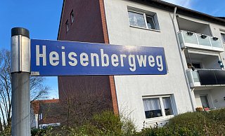 In einem Mehrfamilienhaus am Heisenbergweg in Spexard hat ein falscher Handwerker eine 82-jährige Frau in ihrem Badezimmer festgehalten. Jetzt ermittelt die Polizei. - Christian Bröder In einem Mehrfamilienhaus am Heisenbergweg in Spexard hat ein falscher Handwerker eine 82-jährige Frau in ihrem Badezimmer festgehalten. Jetzt ermittelt die Polizei. - Christian Bröder