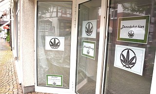 Dass in diesem Ladenlokal bald ein Hanf-Store eröffnen soll, sorgt in der Bergstadt für helle Aufregung. - Karin Prignitz Dass in diesem Ladenlokal bald ein Hanf-Store eröffnen soll, sorgt in der Bergstadt für helle Aufregung. - Karin Prignitz