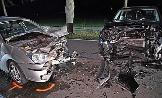 Beide Fahrzeuge waren nach dem Unfall nicht mehr fahrbereit und mussten abgeschleppt werden. - Andreas Eickhoff Beide Fahrzeuge waren nach dem Unfall nicht mehr fahrbereit und mussten abgeschleppt werden. - Andreas Eickhoff