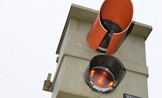 18 stationäre Blitzer, wie hier an der Werther Straße zwischen Enger und Spenge, gibt es im Kreisgebiet. - Neue Westfaelische Zeitung 18 stationäre Blitzer, wie hier an der Werther Straße zwischen Enger und Spenge, gibt es im Kreisgebiet. - Neue Westfaelische Zeitung