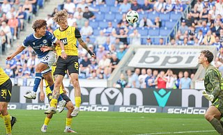 Kaito Mizuta trifft per Kopf zum 1:0 für die Arminia. Sein spätes Siegtor bringt die Alm zum Beben. - Oliver Krato Kaito Mizuta trifft per Kopf zum 1:0 für die Arminia. Sein spätes Siegtor bringt die Alm zum Beben. - Oliver Krato