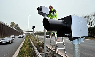 Im November 2009 wurde die Blitzanlage auf dem OWD (stadteinwärts) installiert. Nun kommt sie auf den Müll. - Christian Weische Im November 2009 wurde die Blitzanlage auf dem OWD (stadteinwärts) installiert. Nun kommt sie auf den Müll. - Christian Weische