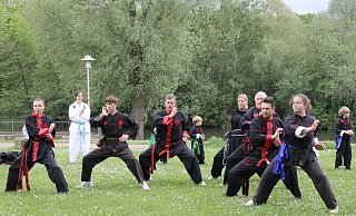 Die Asia Sport Akademie zeigte einige Übungen aus ihrem Sportangebot. - Klaus Frensing Die Asia Sport Akademie zeigte einige Übungen aus ihrem Sportangebot. - Klaus Frensing