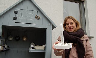 Kreativ: Alicia Lammersiek (23) möchte mit den handgemachten Artikeln aus ihrem "Lädchen" in Preußisch Oldendorf anderen eine Freude machen. - Sandra Spieker Kreativ: Alicia Lammersiek (23) möchte mit den handgemachten Artikeln aus ihrem "Lädchen" in Preußisch Oldendorf anderen eine Freude machen. - Sandra Spieker