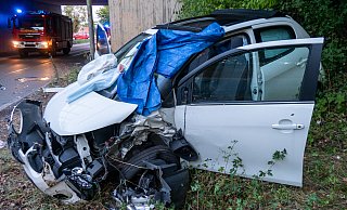 Die Fahrerin dieses Wagens wurde schwer verletzt. - Feuerwehr Porta/Michael Horst Die Fahrerin dieses Wagens wurde schwer verletzt. - Feuerwehr Porta/Michael Horst