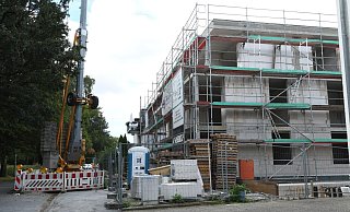 Natürlich wird im Kreis Paderborn weiterhin gebaut, wie beispielsweise hier am Rolandsweg in Paderborn. Doch insgesamt ist der Trend rückläufig. - Lena Henning Natürlich wird im Kreis Paderborn weiterhin gebaut, wie beispielsweise hier am Rolandsweg in Paderborn. Doch insgesamt ist der Trend rückläufig. - Lena Henning