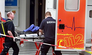 Der Rettungsdienst brachte den Arbeiter nach erster notärztlicher Behandlung ins Krankenhaus. - Symbolfoto: Andreas Zobe Der Rettungsdienst brachte den Arbeiter nach erster notärztlicher Behandlung ins Krankenhaus. - Symbolfoto: Andreas Zobe
