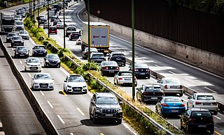 Zehntausende Pendler von auswärts und immer mehr Bürger, die sich ein Auto anschaffen – Bielefeld bleibt eine wachsende Autofahrerstadt. - Mike-Dennis Müller / www.mdm.photo Zehntausende Pendler von auswärts und immer mehr Bürger, die sich ein Auto anschaffen – Bielefeld bleibt eine wachsende Autofahrerstadt. - Mike-Dennis Müller / www.mdm.photo