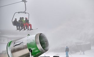 Im Sauerland sind am Wochenende mindestens 40 Lifte im Großteil der beschneiten Skigebiete geöffnet. - dpa Im Sauerland sind am Wochenende mindestens 40 Lifte im Großteil der beschneiten Skigebiete geöffnet. - dpa