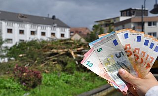 Versicherungen werden im Moment aufgrund der Tornado-Schäden oft kontaktiert. - Simon Schulz Versicherungen werden im Moment aufgrund der Tornado-Schäden oft kontaktiert. - Simon Schulz