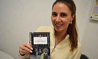 Kira Maier hat das Buch "Die weiße Partnerin" geschrieben. Sie erzählt darin von ihrer eigenen Selbstreflexion über Rassismus und fordert andere dazu auf, ihre eigene Sprache, ihr Denken und Handeln zu hinterfragen. - Peter Heidbrink Kira Maier hat das Buch "Die weiße Partnerin" geschrieben. Sie erzählt darin von ihrer eigenen Selbstreflexion über Rassismus und fordert andere dazu auf, ihre eigene Sprache, ihr Denken und Handeln zu hinterfragen. - Peter Heidbrink