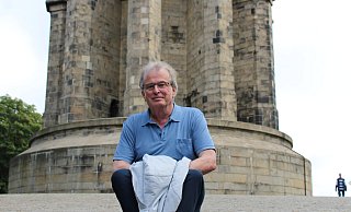Der AfD-Abgeordnete Udo Hemmelgarn vor dem Hermannsdenkmal. Mit dem Ort verbindet der 62-Jährige viele familiäre Erinnerungen. - Philipp Kersten Der AfD-Abgeordnete Udo Hemmelgarn vor dem Hermannsdenkmal. Mit dem Ort verbindet der 62-Jährige viele familiäre Erinnerungen. - Philipp Kersten