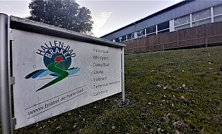 Das Hallenbad Brakel soll ab diesem Jahr in mehreren Schritten saniert werden. Grund dafür: Undichtigkeiten und daraus resultierende Schäden. - Simone Flörke Das Hallenbad Brakel soll ab diesem Jahr in mehreren Schritten saniert werden. Grund dafür: Undichtigkeiten und daraus resultierende Schäden. - Simone Flörke