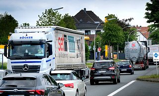 Die B64, die durch Herzebrock-Clarholz führt, soll durch die geplante Ortsumgehung entlastet werden. Jetzt beginnt die Planfeststellung für das umstrittene Projekt B64n. - Andreas Frücht Die B64, die durch Herzebrock-Clarholz führt, soll durch die geplante Ortsumgehung entlastet werden. Jetzt beginnt die Planfeststellung für das umstrittene Projekt B64n. - Andreas Frücht