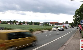 An der Bielefelder Straße in Lenzinghausen, schräg gegenüber des Café Wefing, soll ein neues Baugebiet entstehen. Der Investor plant den Abschluss des Erschließungsvertrages für die nächste Woche. - Andreas Sundermeier An der Bielefelder Straße in Lenzinghausen, schräg gegenüber des Café Wefing, soll ein neues Baugebiet entstehen. Der Investor plant den Abschluss des Erschließungsvertrages für die nächste Woche. - Andreas Sundermeier