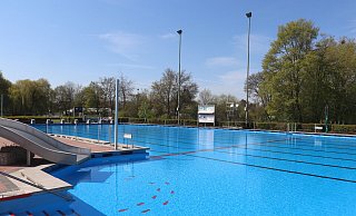Fast 24.500 Besucherinnen und Besucher kamen dieses Jahr ins Freibad Löhne. Schulen und Vereine nicht mitgerechnet. Grund ist neben Corona vor allem das Wetter. - Dirk Windmöller Fast 24.500 Besucherinnen und Besucher kamen dieses Jahr ins Freibad Löhne. Schulen und Vereine nicht mitgerechnet. Grund ist neben Corona vor allem das Wetter. - Dirk Windmöller