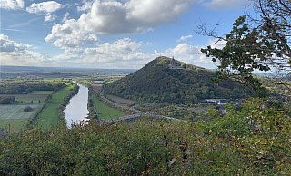 Blick von der Porta-Kanzel auf das Wiehengebirge. Auch der Naturschutz auf dem Wittekindsberg gehört zu den Aufgaben des neuen Rangers. - Nicole Bliesener Blick von der Porta-Kanzel auf das Wiehengebirge. Auch der Naturschutz auf dem Wittekindsberg gehört zu den Aufgaben des neuen Rangers. - Nicole Bliesener