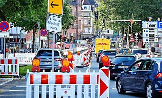 Auf der Herforder Straße zwischen Willy-Brandt-Platz und Friedrich-Ebert-Straße gilt jetzt eine Einbahnregelung. - Barbara Franke Auf der Herforder Straße zwischen Willy-Brandt-Platz und Friedrich-Ebert-Straße gilt jetzt eine Einbahnregelung. - Barbara Franke