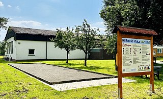 Das neu errichtete Boule-Spielfeld an der Iberg-Halle spricht die älteren Bewohnerinnen und Bewohner des Dorfes an und bietet einen Treffpunkt. - Ortsvorsteher Das neu errichtete Boule-Spielfeld an der Iberg-Halle spricht die älteren Bewohnerinnen und Bewohner des Dorfes an und bietet einen Treffpunkt. - Ortsvorsteher