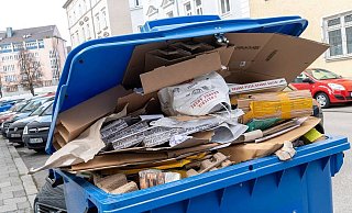 Erneut werden in Bielefeld zahlreiche Papiertonnen nicht geleert. - picture alliance Erneut werden in Bielefeld zahlreiche Papiertonnen nicht geleert. - picture alliance