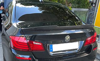 Die Polizei stellte den BMW 550i auf der Eckendorfer Straße in Bielefeld sicher. - Polizei Bielefeld Die Polizei stellte den BMW 550i auf der Eckendorfer Straße in Bielefeld sicher. - Polizei Bielefeld