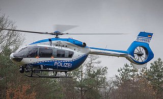 Bei der Suche nach der gemeldeten Unfallstelle kam an der A33 bei Bad Wünnenberg auch ein Polizeihubschrauber zum Einsatz. (Themenbild) - nw Bei der Suche nach der gemeldeten Unfallstelle kam an der A33 bei Bad Wünnenberg auch ein Polizeihubschrauber zum Einsatz. (Themenbild) - nw