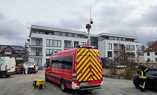 Rettungseinsatz in luftiger Höhe an einer Baustelle an der Wittekindstraße in Hövelhof. - Feuerwehr Hövelhof Rettungseinsatz in luftiger Höhe an einer Baustelle an der Wittekindstraße in Hövelhof. - Feuerwehr Hövelhof