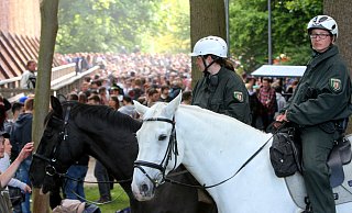 Überblick vom Ross: Bis zum Ausbruch der Corona-Pandemie tummelten sich Christi Himmelfahrt tausende von Feierfreundigen rund um das Gradierwerk im Sielpark. - Johannes Wöpkemeier Überblick vom Ross: Bis zum Ausbruch der Corona-Pandemie tummelten sich Christi Himmelfahrt tausende von Feierfreundigen rund um das Gradierwerk im Sielpark. - Johannes Wöpkemeier