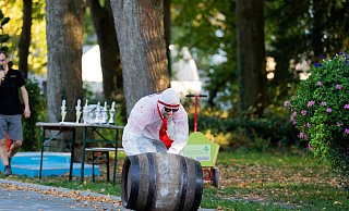 Es soll einige Änderungen beim Bad Lippspringer Stadtfest geben, aber das traditionelle Bierfassrollen – wie hier im Jahr 2018 – soll weiterhin zum Programm gehören. - © 2018 Es soll einige Änderungen beim Bad Lippspringer Stadtfest geben, aber das traditionelle Bierfassrollen – wie hier im Jahr 2018 – soll weiterhin zum Programm gehören. - © 2018