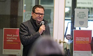 Bürgermeister Lars Bökenkröger hat öffentlich zur Impfung aufgrufen. Für sogenannte "Querdenker" ist das Hochverrat. - Thorsten Gödecker Bürgermeister Lars Bökenkröger hat öffentlich zur Impfung aufgrufen. Für sogenannte "Querdenker" ist das Hochverrat. - Thorsten Gödecker