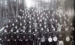 Eines der ältesten Fotos zeigt die Feuerwehr Bad Lippspringe im Jahr 1922. - Repro Klaus Karenfeld Eines der ältesten Fotos zeigt die Feuerwehr Bad Lippspringe im Jahr 1922. - Repro Klaus Karenfeld