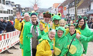 Tausende Besucher und Teilnehmer feierten den Bad Driburger Karnevalsumzug. - Burkhard Battran Tausende Besucher und Teilnehmer feierten den Bad Driburger Karnevalsumzug. - Burkhard Battran