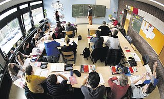 Elf befristete Verträge hatte der Mann, der seit Dezember 2018 an der Osterrath-Realschule Sport unterrichtet hat. Sein letzter endete am 23. Dezember 2022. - Verwendung weltweit Elf befristete Verträge hatte der Mann, der seit Dezember 2018 an der Osterrath-Realschule Sport unterrichtet hat. Sein letzter endete am 23. Dezember 2022. - Verwendung weltweit