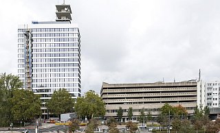 Das Gebäude prägt den Kesselbrink - heute als hässlicher Betonklotz. In Zukunft sollen ein modernes Parkhaus im Hintergrund und ein Bürogebäude vorne den Platz überblicken. - Jörg Dieckmann - www.dieckmann-fotodesign.de Das Gebäude prägt den Kesselbrink - heute als hässlicher Betonklotz. In Zukunft sollen ein modernes Parkhaus im Hintergrund und ein Bürogebäude vorne den Platz überblicken. - Jörg Dieckmann - www.dieckmann-fotodesign.de