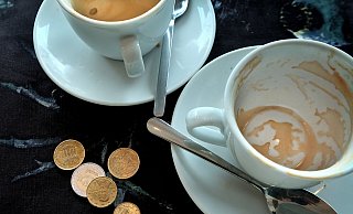 Trinkgeld wird von vielen Gastronomie-Betrieben gerne in bar angenommen. Zumindest in einem Gütersloher Café soll es bald eine weitere Option geben. - Andreas Frücht Trinkgeld wird von vielen Gastronomie-Betrieben gerne in bar angenommen. Zumindest in einem Gütersloher Café soll es bald eine weitere Option geben. - Andreas Frücht
