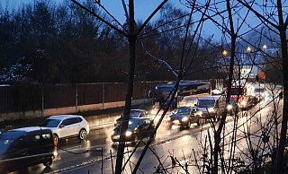 Auf der Albaxer Straße in Höxter kommt es am Dienstagmorgen zu erheblichem Rückstau in Folge eines Unfalls. - Thomas Kube Auf der Albaxer Straße in Höxter kommt es am Dienstagmorgen zu erheblichem Rückstau in Folge eines Unfalls. - Thomas Kube