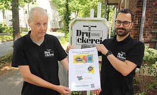 Claus Brinkmann (l.) und André Siekmeier vom Team der Druckerei mit dem Kulturpass-Angebot. - Ulf Hanke Claus Brinkmann (l.) und André Siekmeier vom Team der Druckerei mit dem Kulturpass-Angebot. - Ulf Hanke