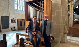 Matthias Koch (v.l.) und Andreas Kurte präsentieren die neue Chororgel, die am 22. September, offiziell eingeweiht wird. - Sevim Hangül Matthias Koch (v.l.) und Andreas Kurte präsentieren die neue Chororgel, die am 22. September, offiziell eingeweiht wird. - Sevim Hangül
