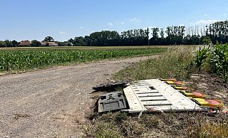 Der Feldweg zwischen Lohbuscher Weg und Alter Postweg wurde neu planiert. Eifrige Eltern-Taxi-Fahrer haben offenbar die Absperrungen an die Seite geräumt. - Nicole Sielermann Der Feldweg zwischen Lohbuscher Weg und Alter Postweg wurde neu planiert. Eifrige Eltern-Taxi-Fahrer haben offenbar die Absperrungen an die Seite geräumt. - Nicole Sielermann