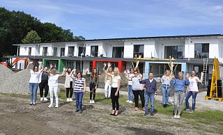 Ein „Herzliches Willkommen – wir sind bereit“ rufen die Erzieherinnen der neuen DRK-Kita am Maikäferweg in Sende allen Kindern zu, die demnächst die Einrichtung besuchen werden. - DRK Ein „Herzliches Willkommen – wir sind bereit“ rufen die Erzieherinnen der neuen DRK-Kita am Maikäferweg in Sende allen Kindern zu, die demnächst die Einrichtung besuchen werden. - DRK