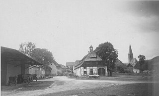 Der Gutshof ist bis heute ein Mittelpunkt in Lütmarsen. Deshalb werden dort auch die Jubiläumsfeierlichkeiten stattfinden. - Privat Der Gutshof ist bis heute ein Mittelpunkt in Lütmarsen. Deshalb werden dort auch die Jubiläumsfeierlichkeiten stattfinden. - Privat
