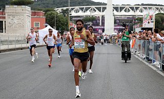 Amanal Petros aus Bielefeld ging im Marathon-Lauf an den Start. - picture alliance / Gladys Chai von der Laage Amanal Petros aus Bielefeld ging im Marathon-Lauf an den Start. - picture alliance / Gladys Chai von der Laage