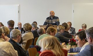 Bernd Kammann, Vorsitzender des Finanzausschusses, erklärte den Haushaltsentwurf des Kirchenkreises Lübbecke. - Alexander Kröger Bernd Kammann, Vorsitzender des Finanzausschusses, erklärte den Haushaltsentwurf des Kirchenkreises Lübbecke. - Alexander Kröger