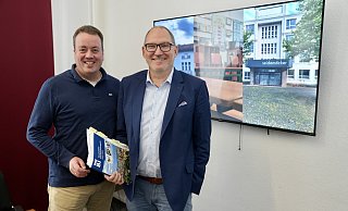 Carsten Krumhöfner (l.) und Marcus Kleinkes setzen sich für die Aufhebung des Bielefelder Schulraumprogramm ein. - Peter Unger Carsten Krumhöfner (l.) und Marcus Kleinkes setzen sich für die Aufhebung des Bielefelder Schulraumprogramm ein. - Peter Unger