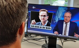 Carsten Linnemann, Bundestagsabgeordneter aus Paderborn, ist in der heute-show von Oliver Welke aufs Korn genommen worden. - Marc Schröder Carsten Linnemann, Bundestagsabgeordneter aus Paderborn, ist in der heute-show von Oliver Welke aufs Korn genommen worden. - Marc Schröder