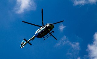 Die Täter flüchteten entlang der Bahnstrecke. Die Suche per Hubschrauber verlief erfolglos. - Polizei Porta Die Täter flüchteten entlang der Bahnstrecke. Die Suche per Hubschrauber verlief erfolglos. - Polizei Porta