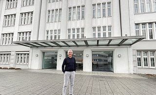 Marc Freyberg, Geschäftsführer und Unternehmenssprecher des Herforder Modeherstellers Brax, ist sehr zufrieden mit dem Abschluss des Jahres 2022. Trotz Ukraine-Krieg und Inflation wurde die Umsatzplaung übertroffen. - Natalie Gottwald Marc Freyberg, Geschäftsführer und Unternehmenssprecher des Herforder Modeherstellers Brax, ist sehr zufrieden mit dem Abschluss des Jahres 2022. Trotz Ukraine-Krieg und Inflation wurde die Umsatzplaung übertroffen. - Natalie Gottwald