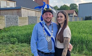 Schützenbruder Dennis Reger regiert mit seiner Frau Regina über Pfingsten in Hohenwepel. - Schützen Hohenwepel Schützenbruder Dennis Reger regiert mit seiner Frau Regina über Pfingsten in Hohenwepel. - Schützen Hohenwepel