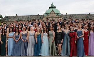 Für viele der verabschiedeten Schülerinnen und Schüler der Realschule Nord geht es jetzt weiter in die gymnasiale Oberstufe. - Elke Niedringhaus-Haasper Für viele der verabschiedeten Schülerinnen und Schüler der Realschule Nord geht es jetzt weiter in die gymnasiale Oberstufe. - Elke Niedringhaus-Haasper